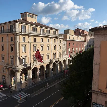 Lägenhet Residenza Piazza Dei Martiri 8