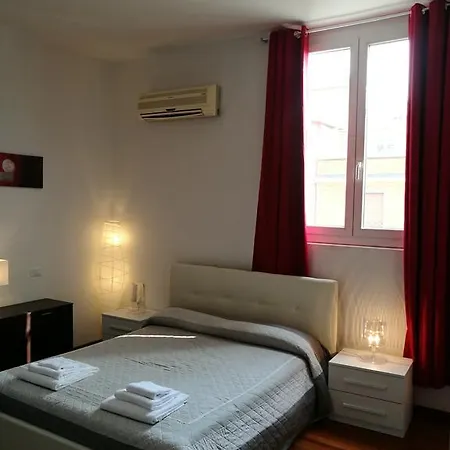 Residenza Piazza Dei Martiri 8 Lägenhet Bologna