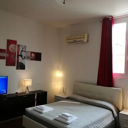 Lägenhet Residenza Piazza Dei Martiri 8