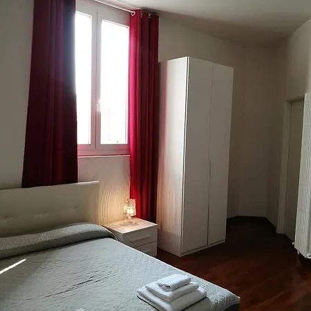 Residenza Piazza Dei Martiri 8 Lägenhet Bologna