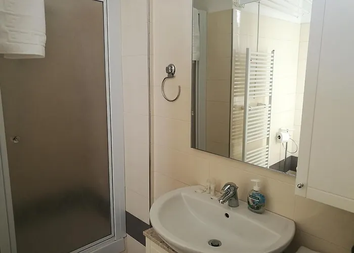 Residenza Piazza Dei Martiri 8 *