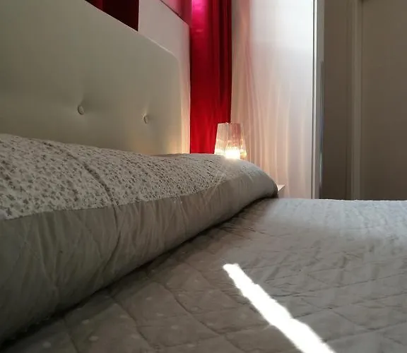 Residenza Piazza Dei Martiri 8 شقة *