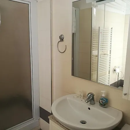 Residenza Piazza Dei Martiri 8 *